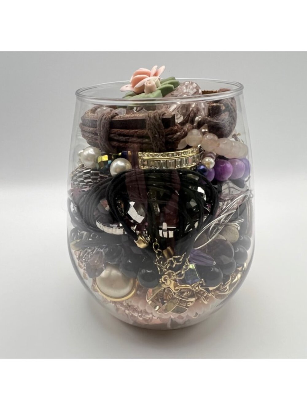 Mystery Jewelry Lot 1 Lb 4 Oz Many Signed Wearable Necklaces Bracelets Earrings - Picture 2 of 8